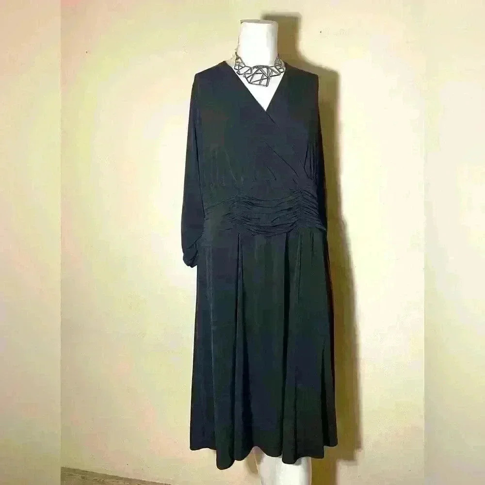 👗 NWT Simple classy black dress from Macy’s